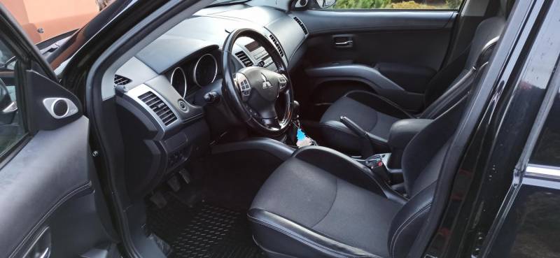 ox_mitsubishi-outlander-20-di-d-4x4