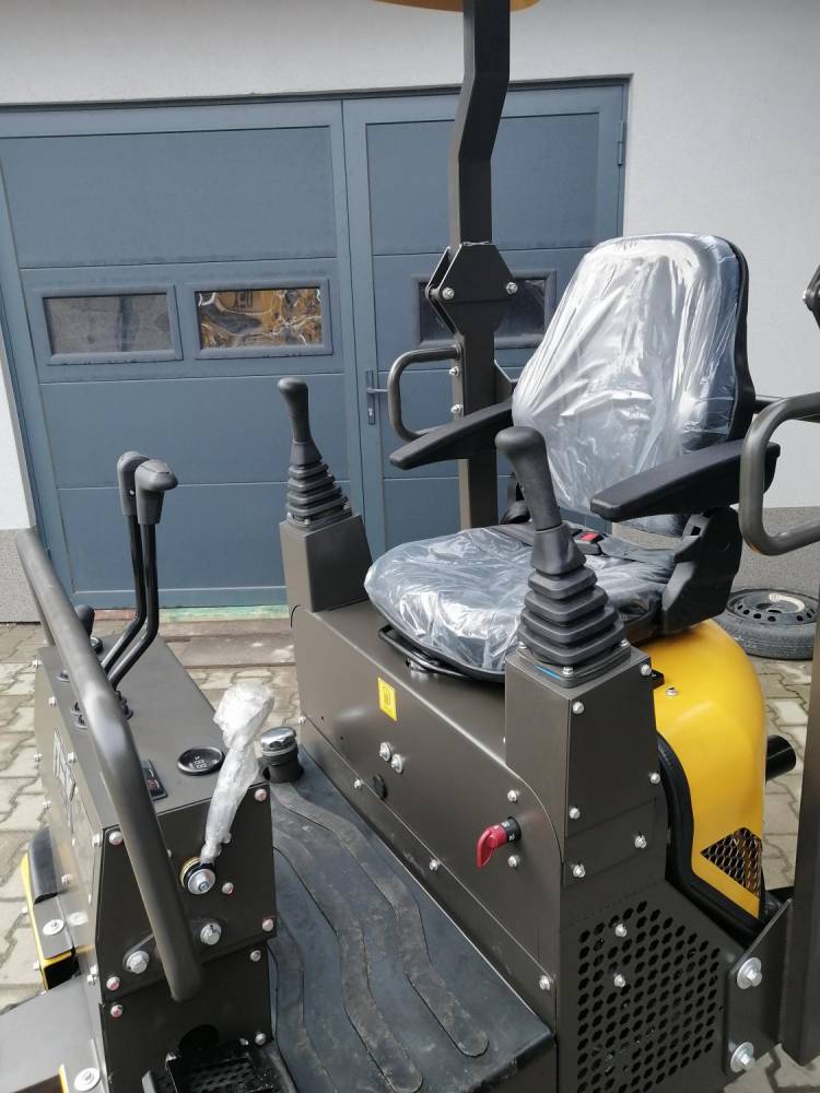ox_minikoparka-nex-n12-joystick-yanmar-3tnv70-ramie-skretne