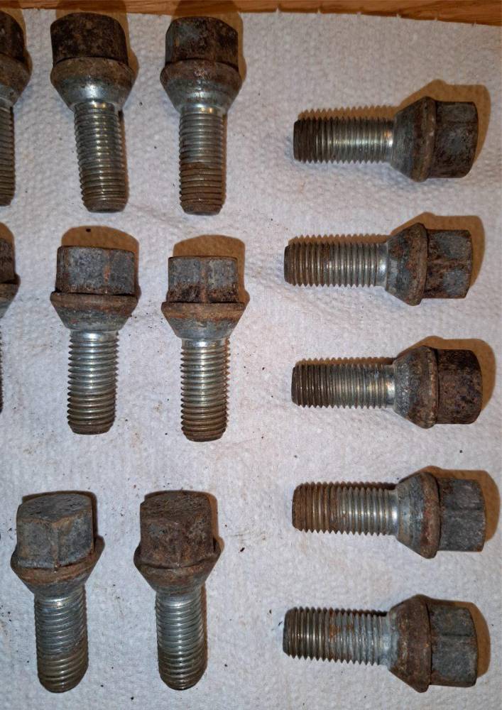 ox_sruby-do-kol-kola-bmw-20szt-m12x150-26mm-stozek-klucz-17