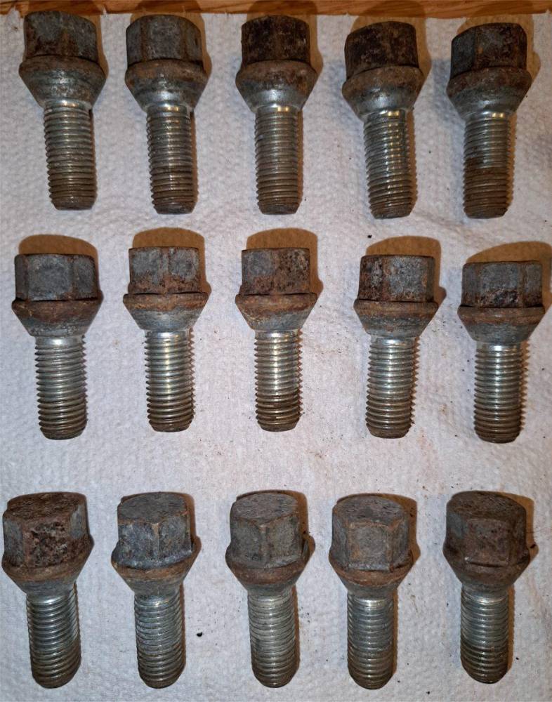 ox_sruby-do-kol-kola-bmw-20szt-m12x150-26mm-stozek-klucz-17