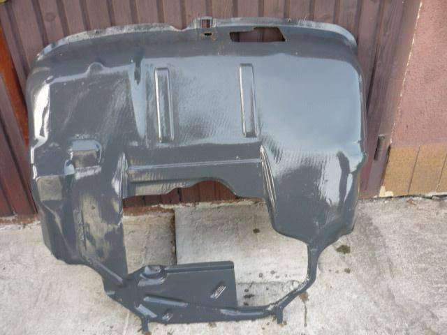 ox_sprzedam-pokrywe-pod-silnik-do-vw-bus-t4