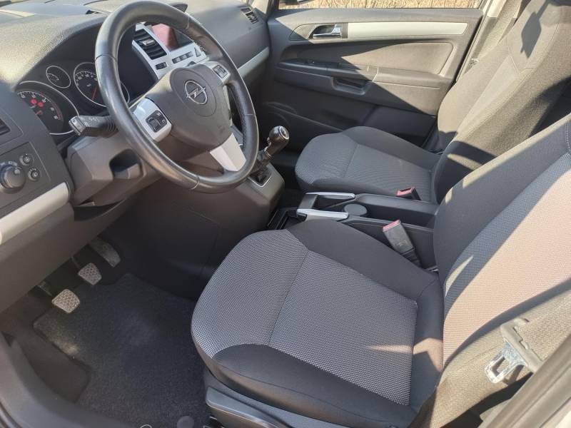 ox_opel-zafira-16-ecotec-115km-gwarancja-7-osob-klima-tempomat-2009r