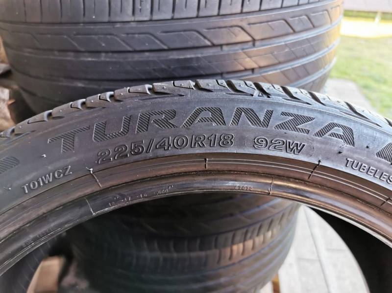 ox_opony-bridgestone-225-40-18