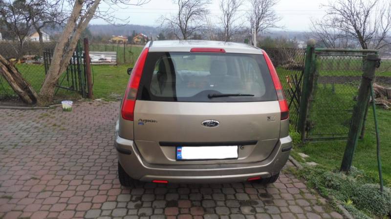 ox_ford-fusion-14-cm2-80km-benzyna