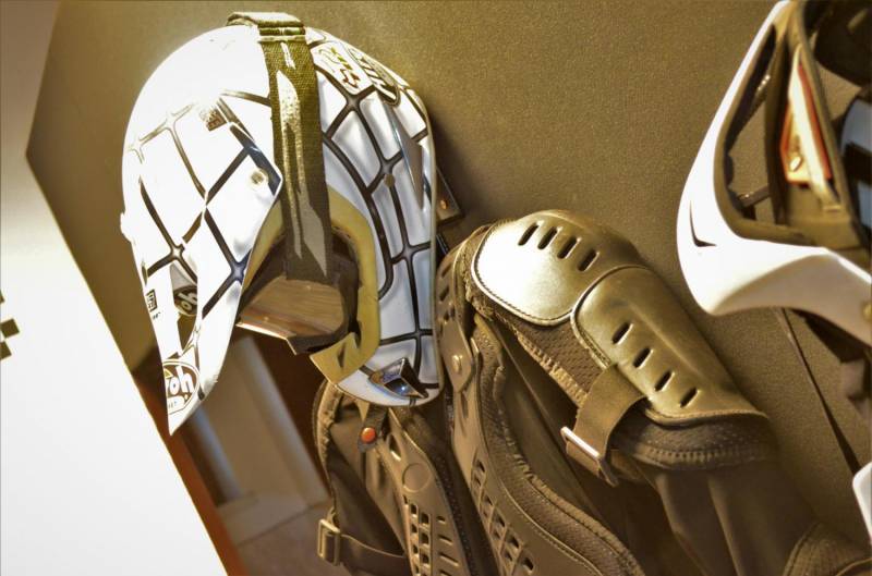 ox_uchwyt-na-kask-motocyklowy-i-wieszak-na-ubrania-cross-enduro-atv