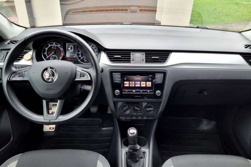 ox_skoda-rapid-ambition-2018-10-tsi-95-km-przebieg-19-tys-km