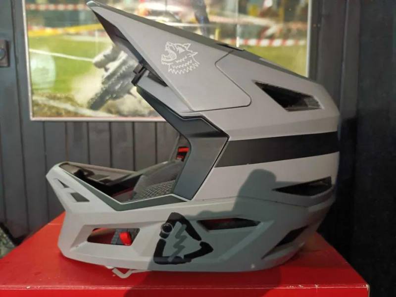 ox_leatt-kask-dbx-mtb-40-enduro-gravity-szary-rozmiar-m