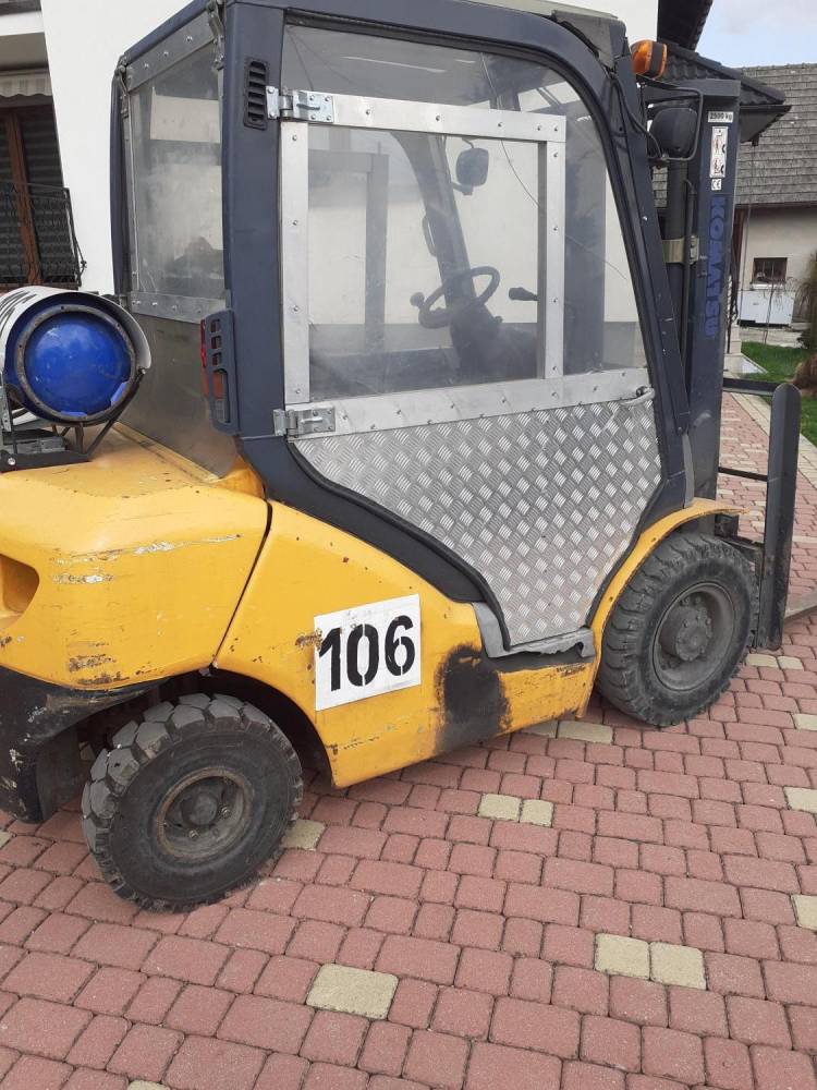 ox_wozek-widlowy-komtsu-fg25t-15-bardzo-dobry-stan-niski-przebieg