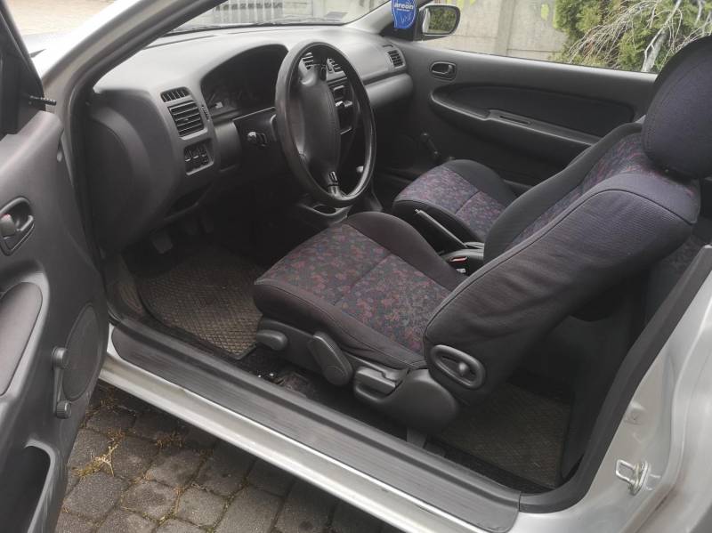 ox_mazda-323-14-97-72km-niski-przebieg-klima