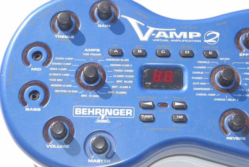 ox_v-amp-3-behringer-multiefekt-gitarowy-usb-mp3