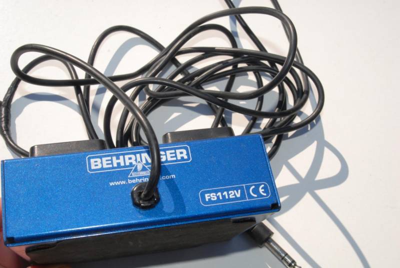 ox_v-amp-3-behringer-multiefekt-gitarowy-usb-mp3