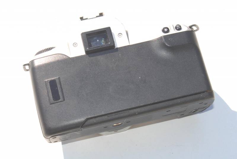 ox_stary-aparat-analogowy-canon-eos-300-body-antyk