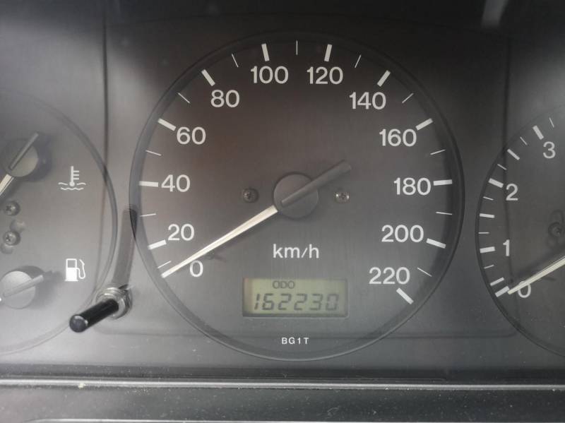 ox_mazda-323-14-97-72km-niski-przebieg-klima