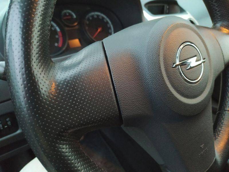 ox_sprzedam-opel-corsa-d-2010-r-111-tys-km-12-benzyna-3-drzwiowy