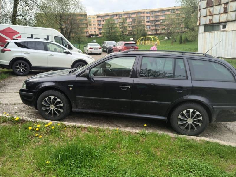 ox_skoda-octavia-i-kombi-2003-20-benzynalpg-automat