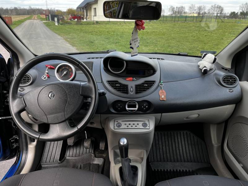 ox_renault-twingo-12-16-v-100-km-tce-w-wersji-uspotrtowionej-gt-z-domu