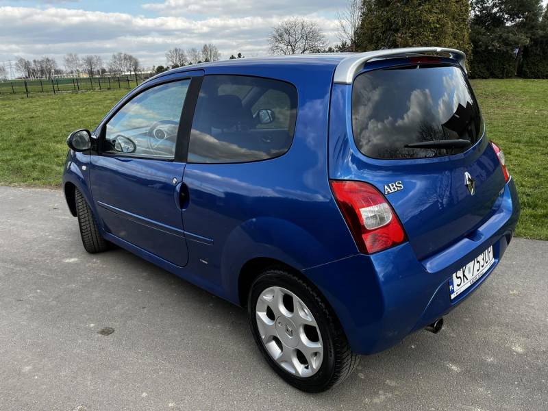 ox_renault-twingo-12-16-v-100-km-tce-w-wersji-uspotrtowionej-gt-z-domu