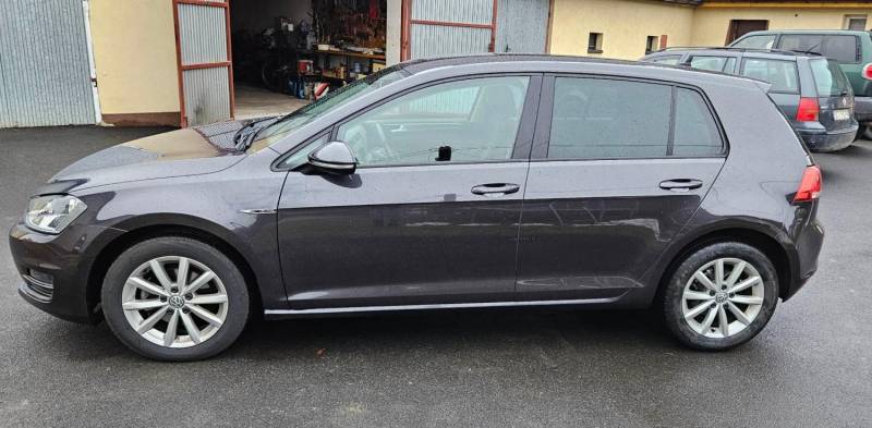 ox_volkswagen-golf-12-tsi-bluemotion-technology-trendline