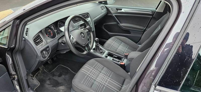 ox_volkswagen-golf-12-tsi-bluemotion-technology-trendline