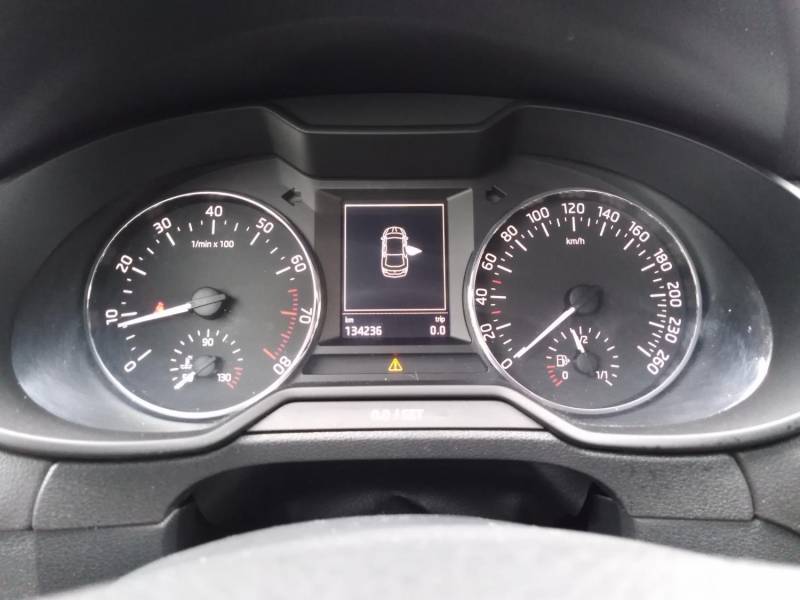 ox_skoda-octavia-iii-14-tsi-serwisowana-krajowa-2013-uszkodzona