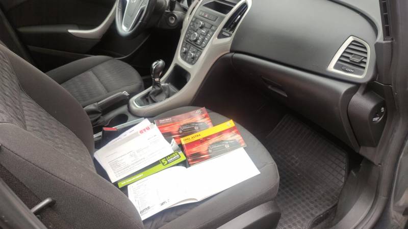 ox_opel-astra-j-2013-r-benzynka