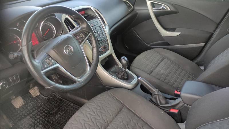 ox_opel-astra-j-2013-r-benzynka