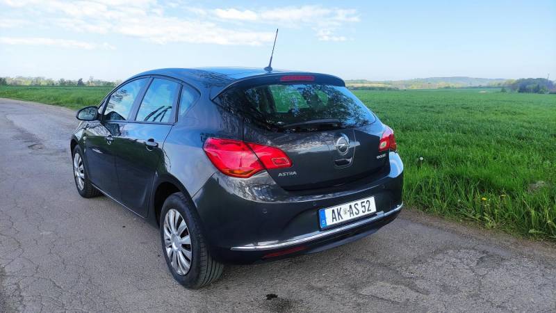 ox_opel-astra-j-2013-r-benzynka