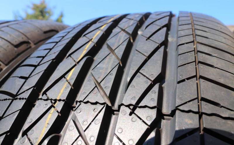 ox_4x-opony-bridgestone-dueler-hp-sport-as-21560-r17-8mm-jak-nowe-lato