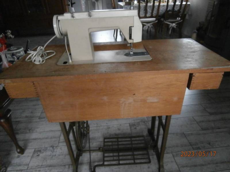 ox_maszyna-do-szycia-predom-lucznik414-lata-70-te