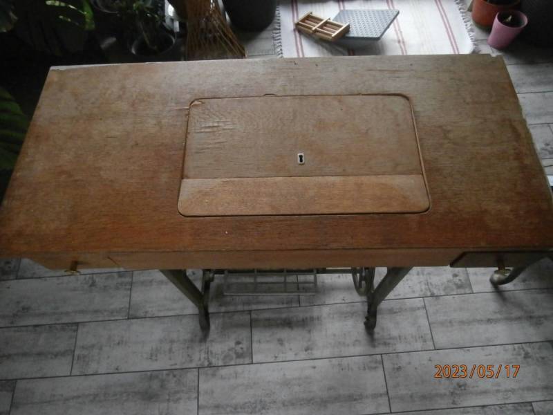 ox_maszyna-do-szycia-predom-lucznik414-lata-70-te