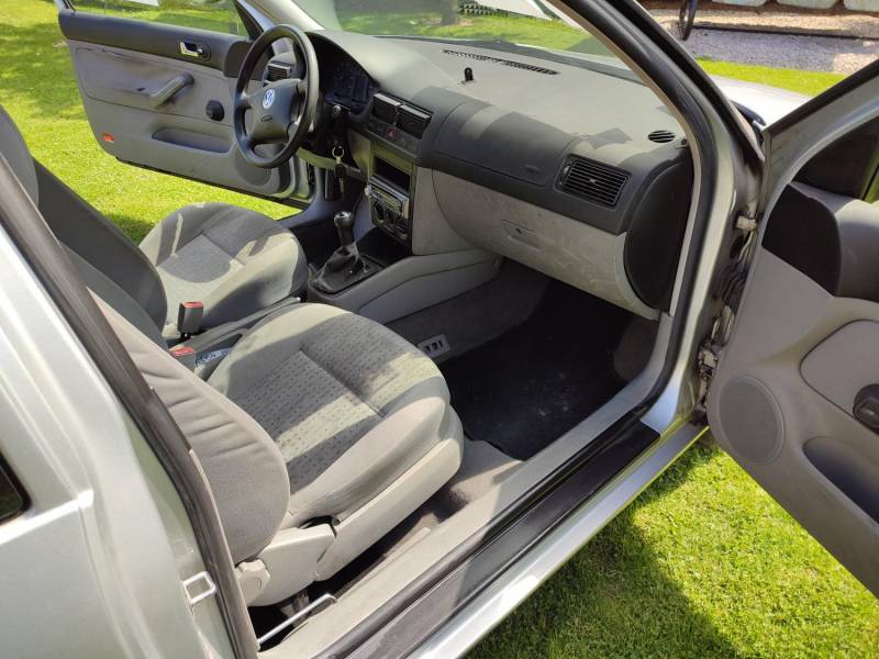 ox_vw-golf-16-benzyna-2002-rok