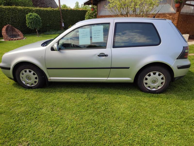 ox_vw-golf-16-benzyna-2002-rok
