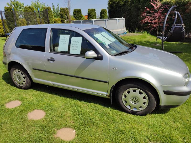 ox_vw-golf-16-benzyna-2002-rok