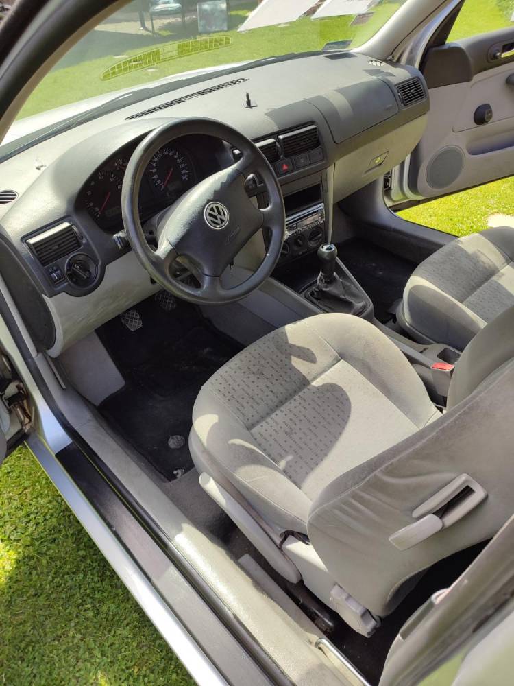 ox_vw-golf-16-benzyna-2002-rok