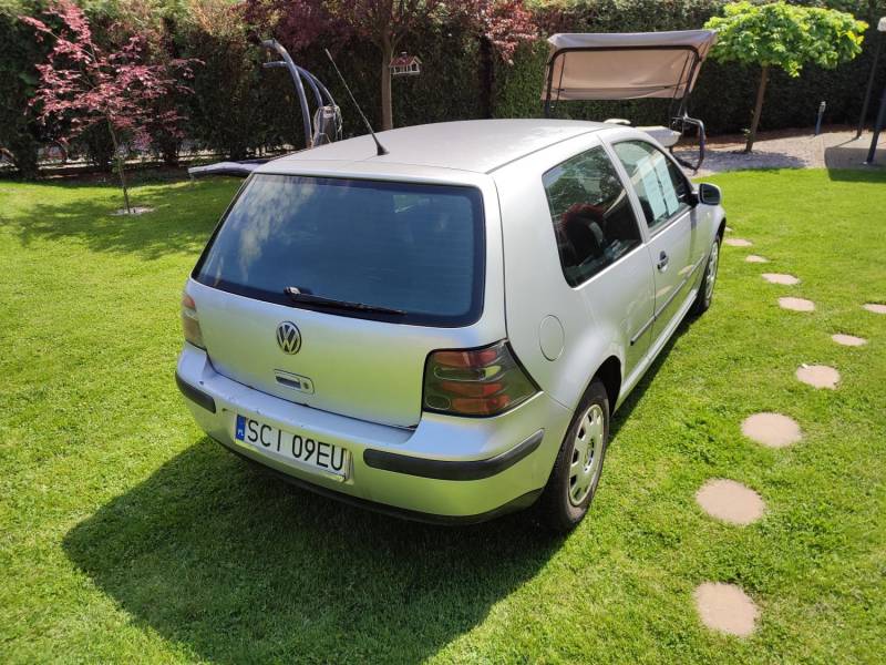 ox_vw-golf-16-benzyna-2002-rok