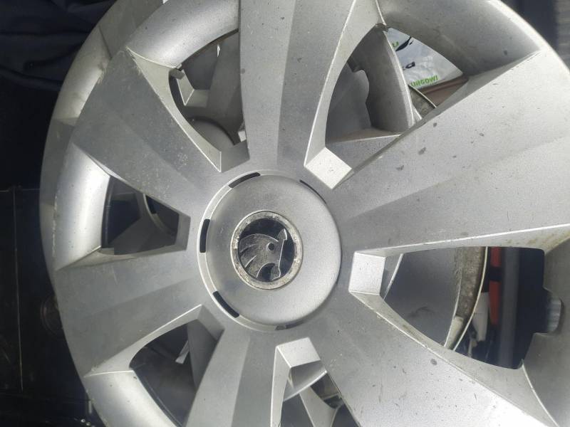 ox_opony-plus-felgi-i-kolpaki-oryginalne-18560-r15-skoda-komplet-4-szt