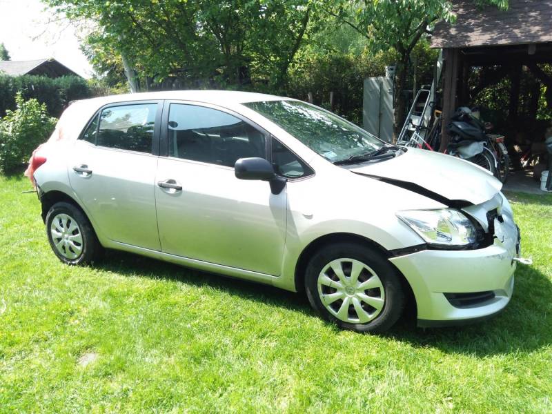 ox_toyota-auris-2009r-krajowa-133vvti-klimatyzacja