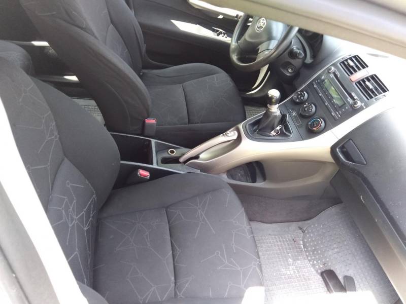 ox_toyota-auris-2009r-krajowa-133vvti-klimatyzacja