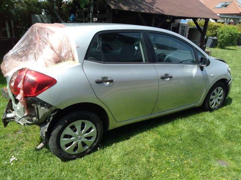 ox_toyota-auris-2009r-krajowa-133vvti-klimatyzacja