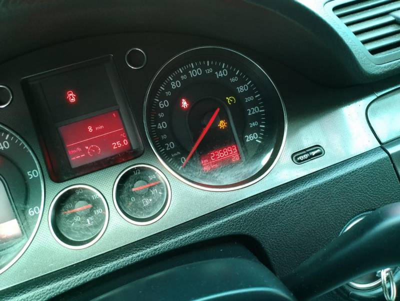ox_sprzedam-vw-passat-tdi-2006-r