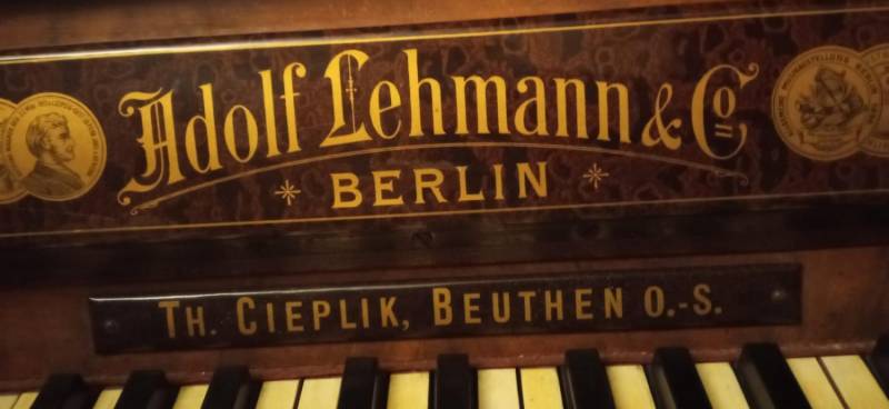 ox_sprzedam-zabytkowe-pianino