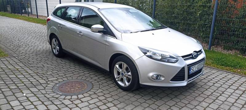ox_ford-focus-10-kombi-2014-benzyna-125hp-160-000km