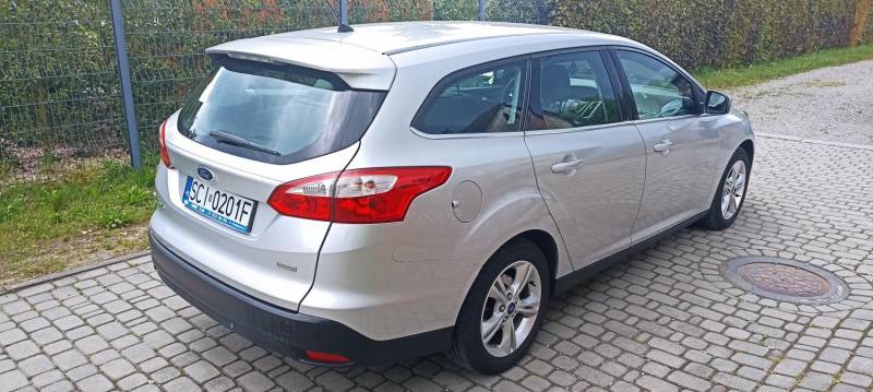 ox_ford-focus-10-kombi-2014-benzyna-125hp-160-000km
