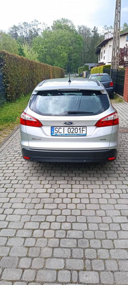 ox_ford-focus-10-kombi-2014-benzyna-125hp-160-000km