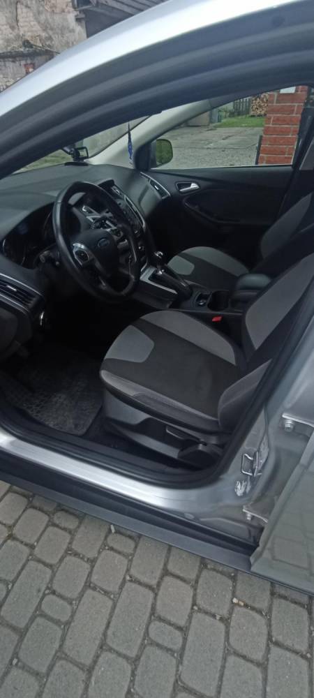 ox_ford-focus-10-kombi-2014-benzyna-125hp-160-000km