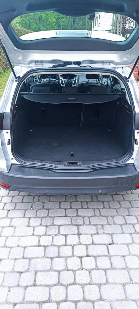 ox_ford-focus-10-kombi-2014-benzyna-125hp-160-000km