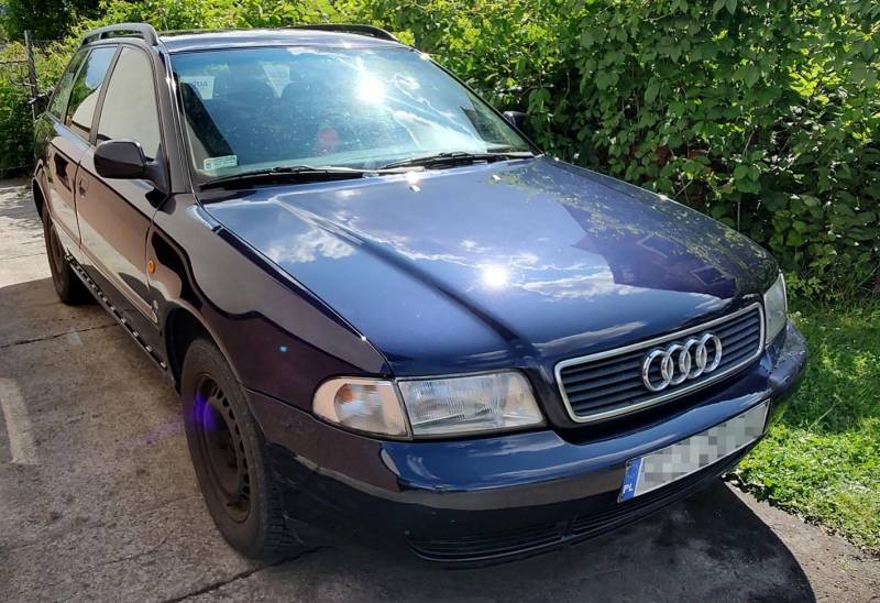 ox_audi-a4-b5-18-benzyna-kombi-klimatronic-elszyby-hak