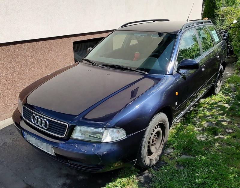 ox_audi-a4-b5-18-benzyna-kombi-klimatronic-elszyby-hak