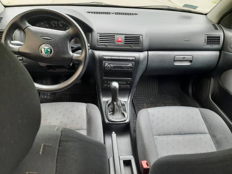ox_skoda-octavia-kombi-2007-r