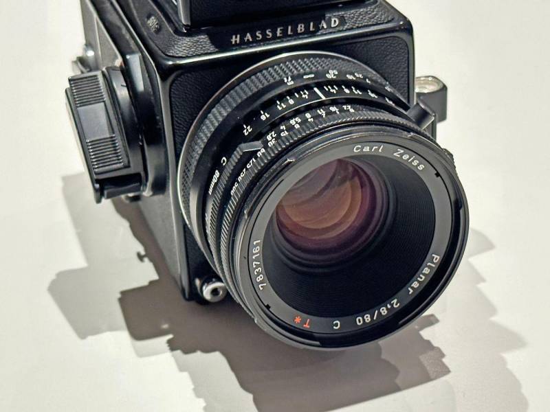 ox_aparat-hasselblad-501-z-bogatym-wyposazeniem
